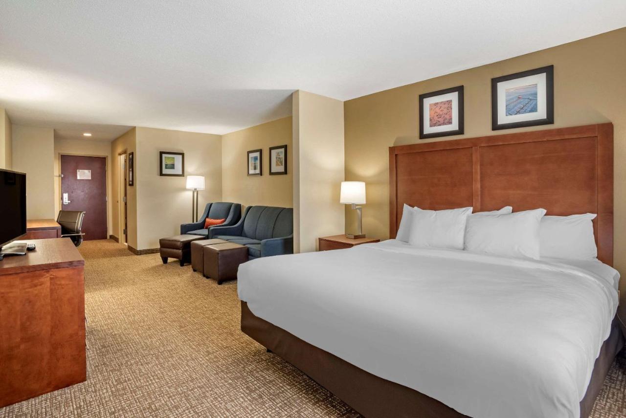 Comfort Inn & Suites Cambridge Εξωτερικό φωτογραφία