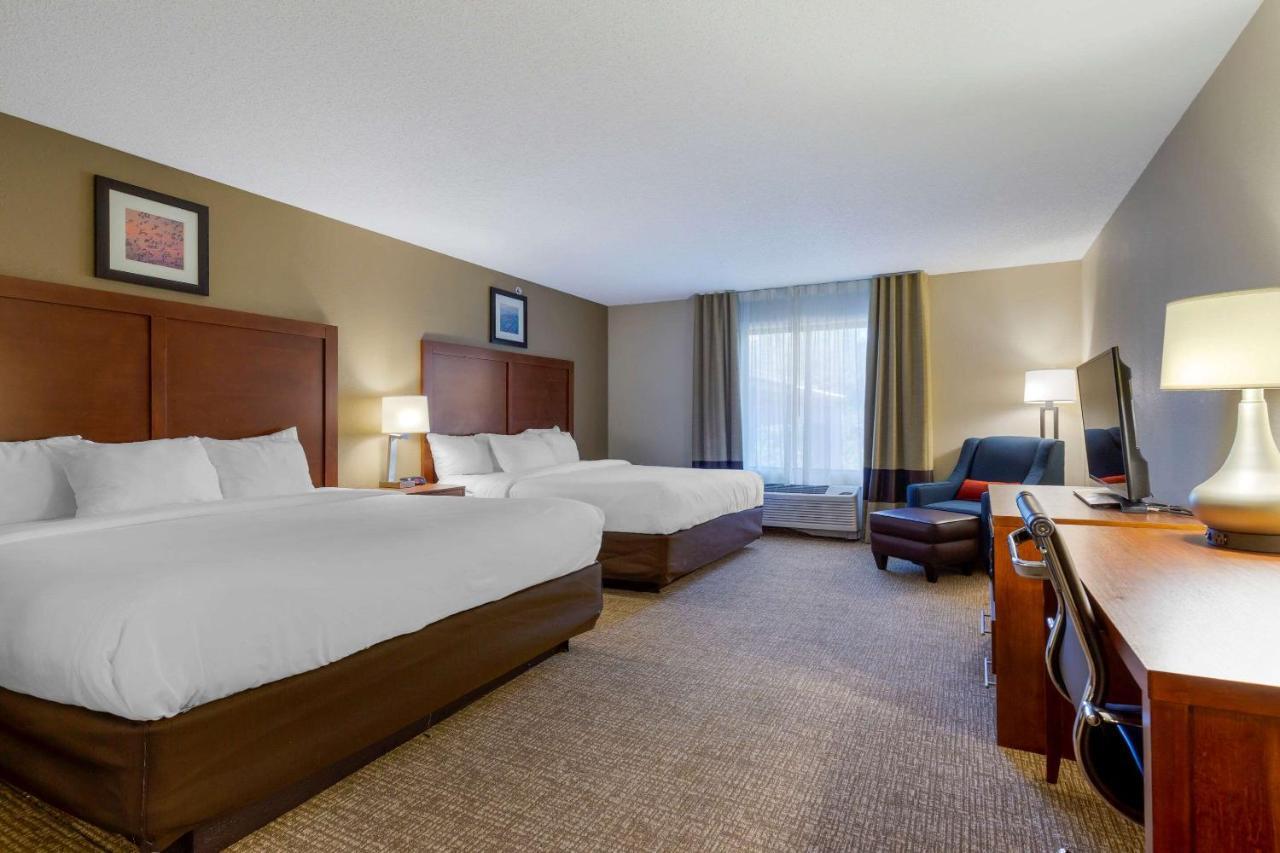 Comfort Inn & Suites Cambridge Εξωτερικό φωτογραφία