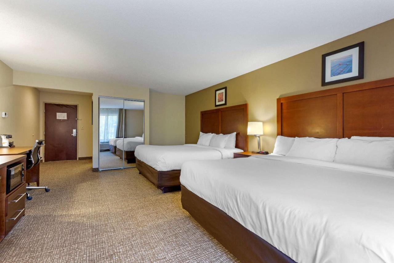 Comfort Inn & Suites Cambridge Εξωτερικό φωτογραφία