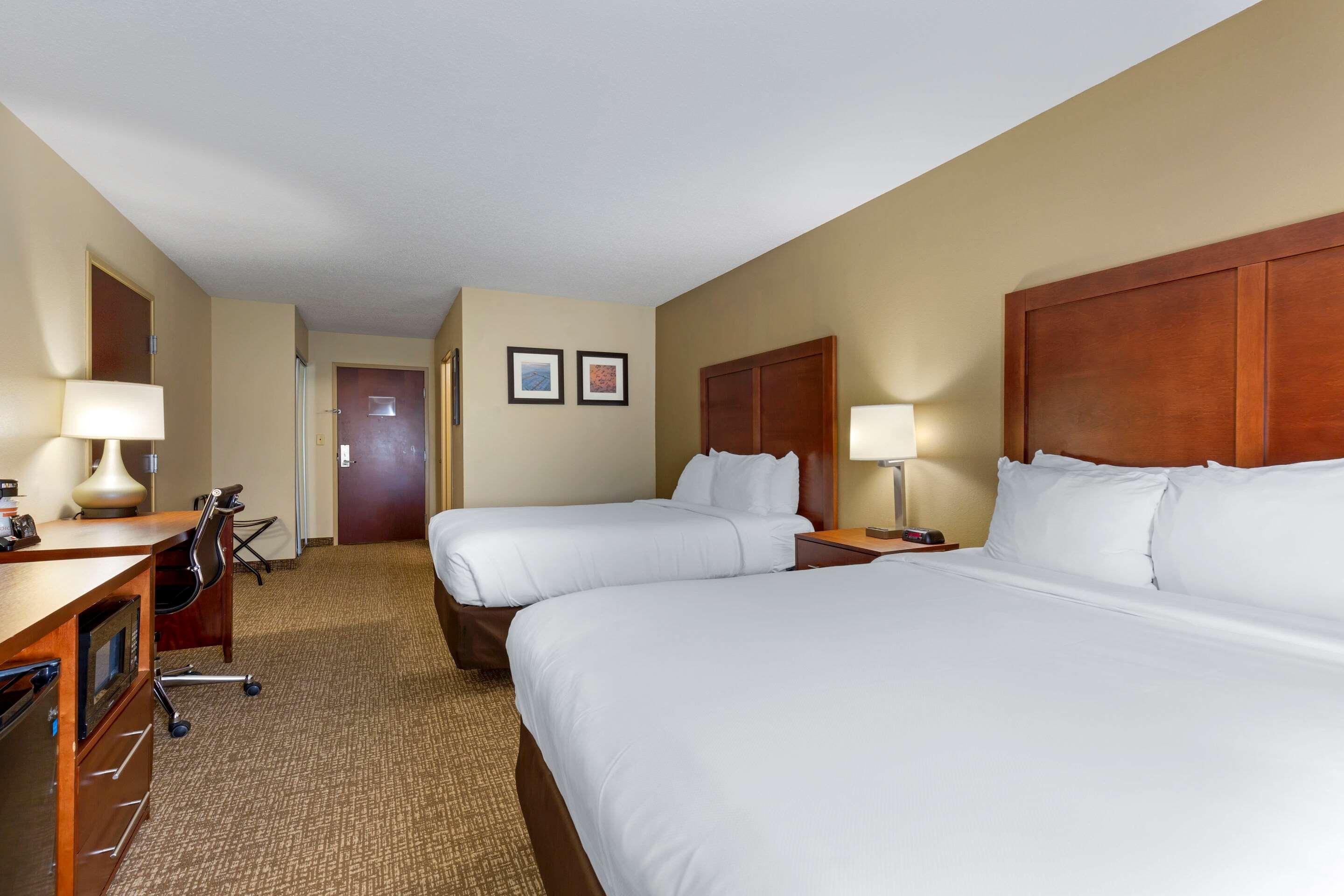 Comfort Inn & Suites Cambridge Εξωτερικό φωτογραφία