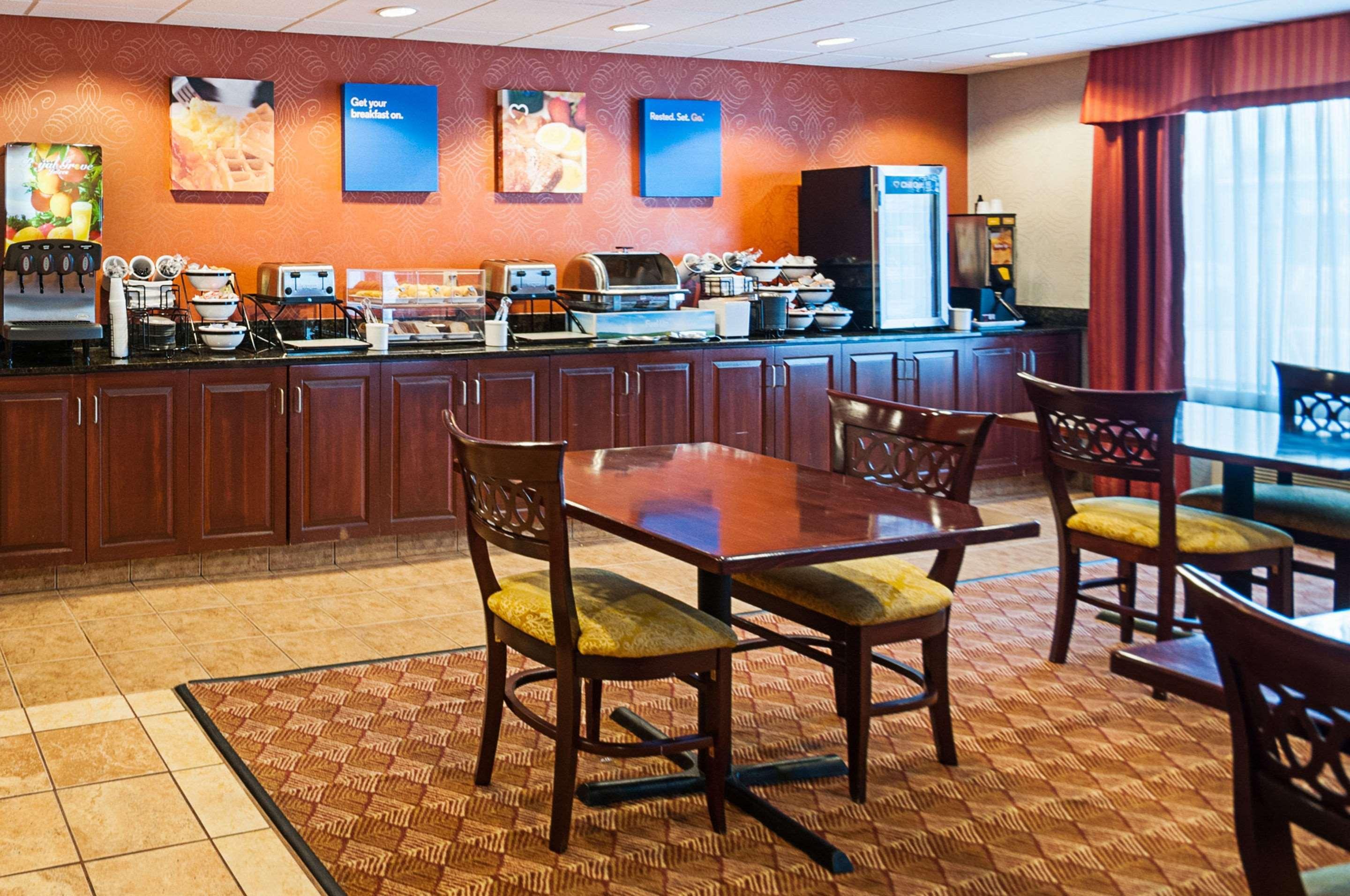 Comfort Inn & Suites Cambridge Εξωτερικό φωτογραφία