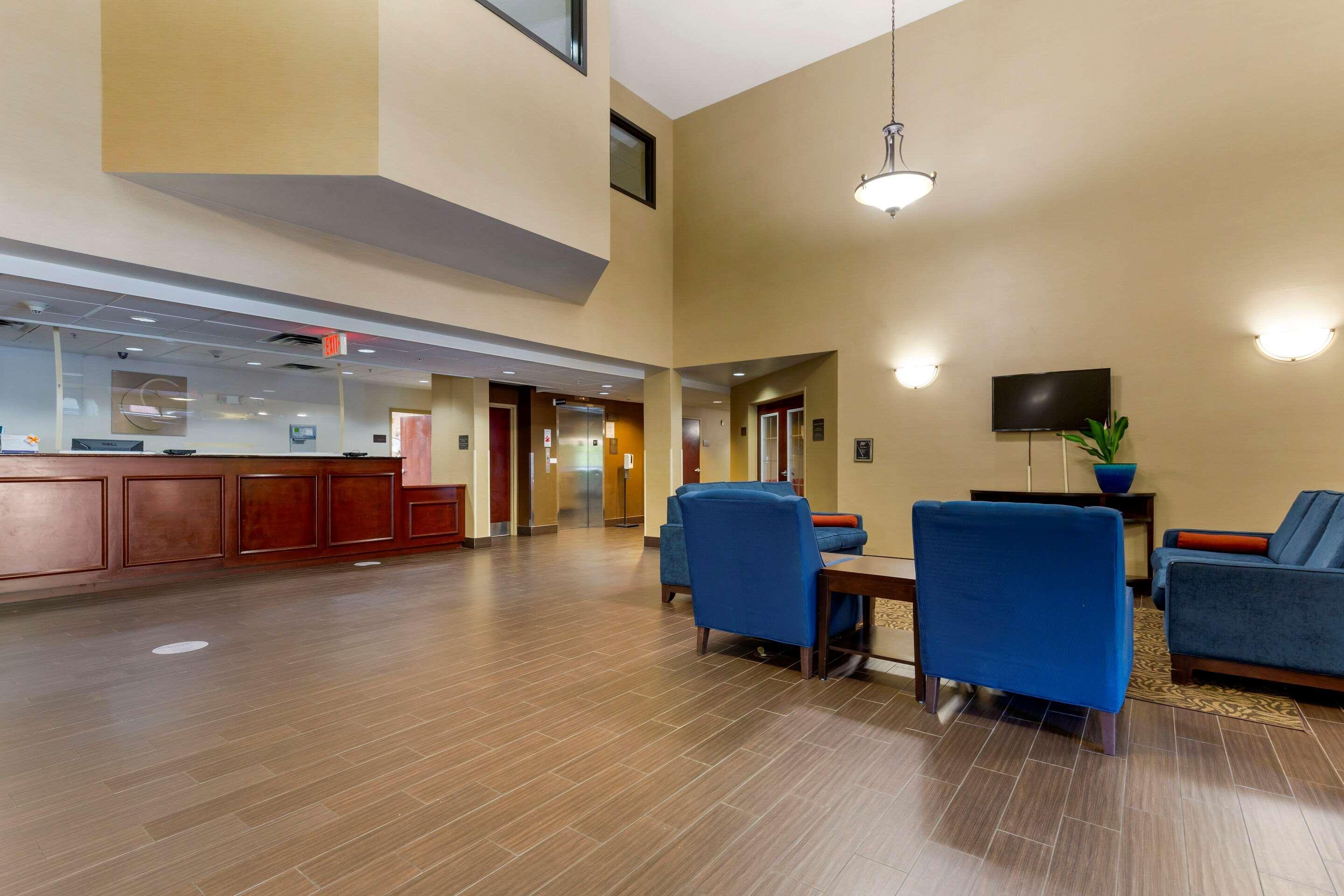 Comfort Inn & Suites Cambridge Εξωτερικό φωτογραφία
