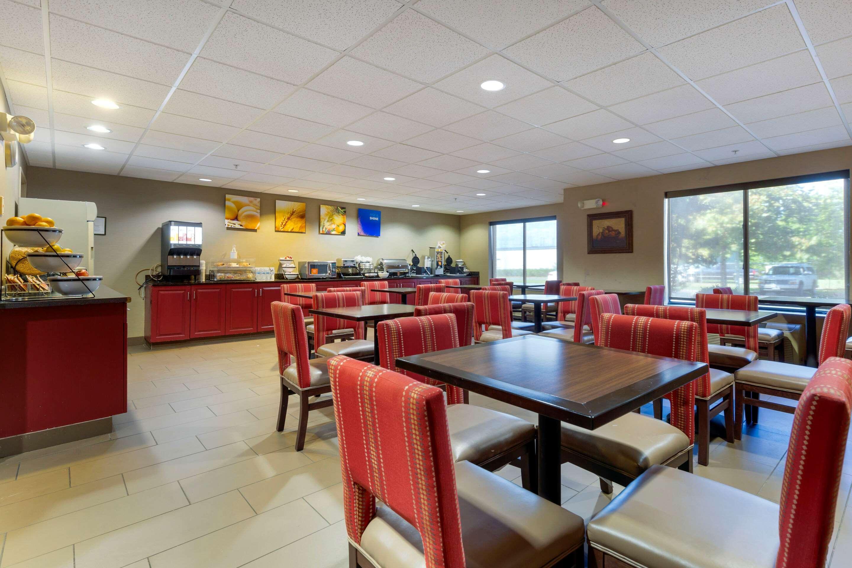 Comfort Inn & Suites Cambridge Εξωτερικό φωτογραφία