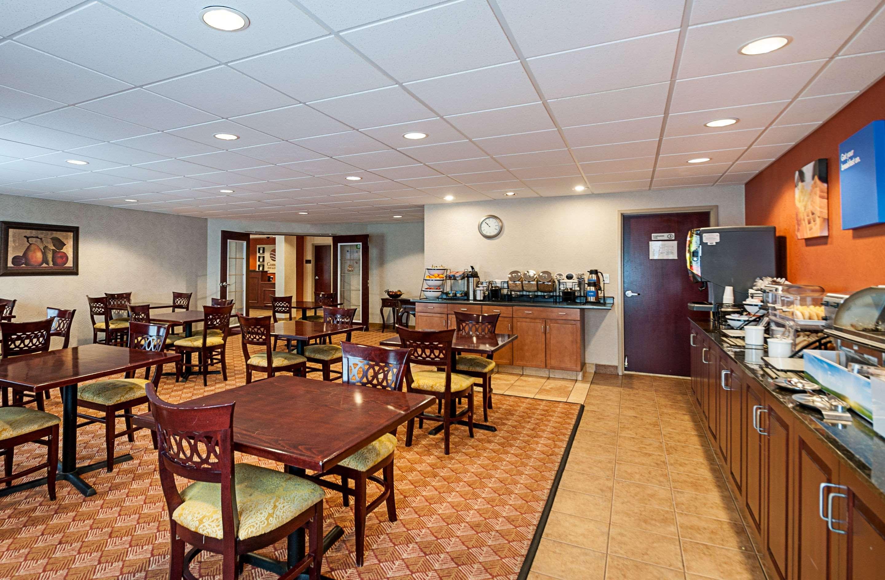 Comfort Inn & Suites Cambridge Εξωτερικό φωτογραφία