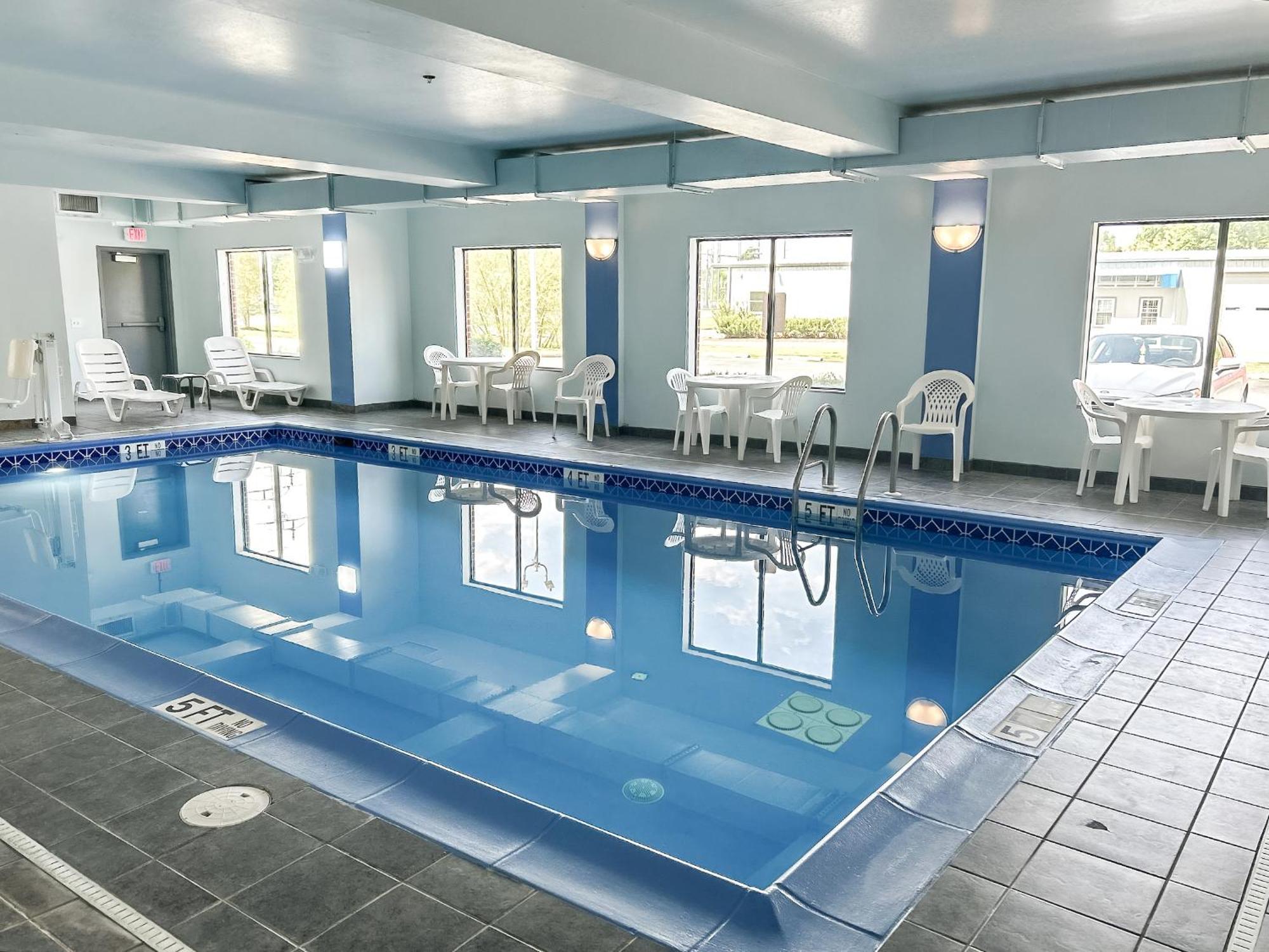 Comfort Inn & Suites Cambridge Εξωτερικό φωτογραφία